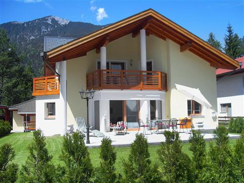 Holiday Home/Apartment - 8 persons -  - Reutte - 6671