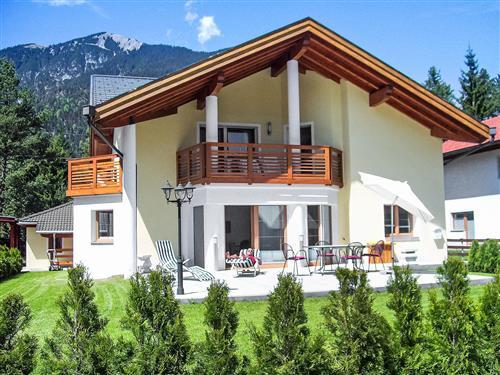 Holiday home - 8 persons -  - Reutte - 6671