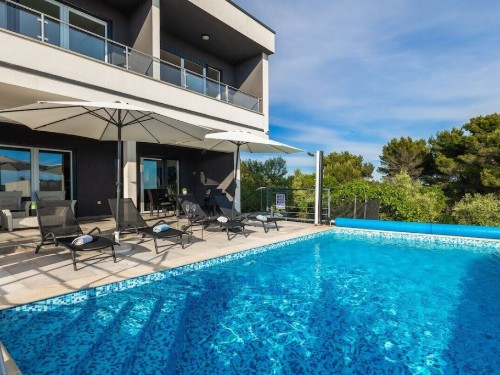 Villa - 6 Personen -  - 52100 - Pomer