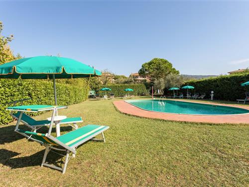 Holiday Home/Apartment - 6 persons -  - 06069 - Tuoro Sul Trasimeno