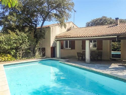 Holiday home - 8 persons -  - Rue des Sous-Bois - 34160 - Sussargues