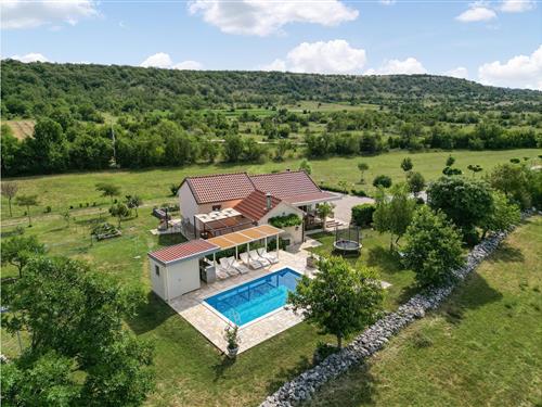 Sommerhus - 8 personer -  - Vojnic Sinjski - Split-Vojnic Sinjski - 21240 - Vojnic Sinjski