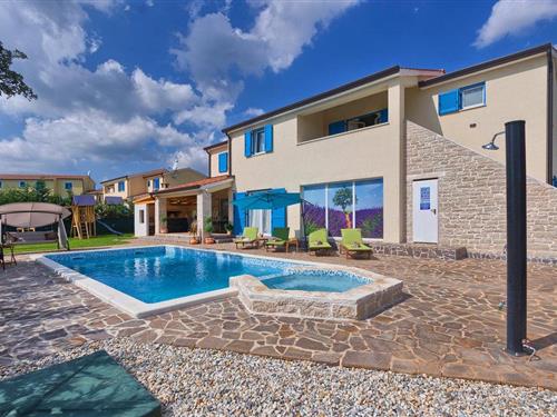 Sommerhus - 11 personer -  - Naselje Muzini - Zminj-Muzini - 52341 - Naselje Muzini