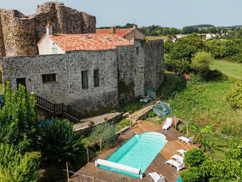 Holiday home - 8 persons -  - RUE DU VIEUX CHATEAU - Les Châtelliers-Châteaumur - 85700 - Sevremont