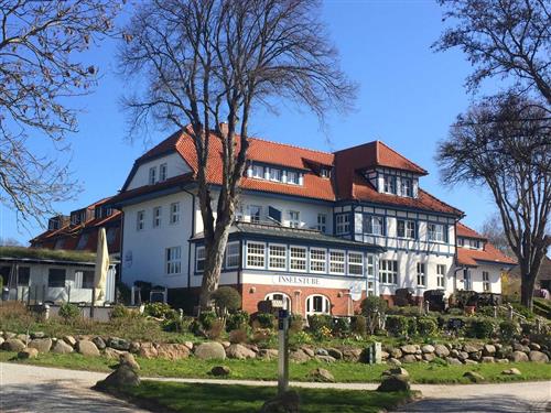 Ferienhaus - 2 Personen -  - 100 Meter zum Hafen, 300 Meter zur Ostsee, bis zu 4 Pers. - 18565 - Hiddensee / Kloster