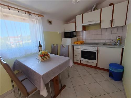 Holiday Home/Apartment - 4 persons -  - Mundanije - 51280 - Mundanije