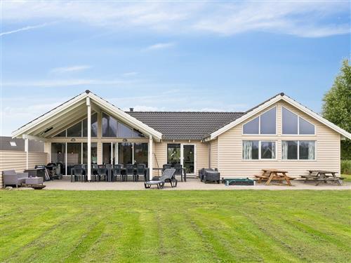 Sommerhus - 16 personer -  - Blommestien - Marielyst - 4872 - Idestrup
