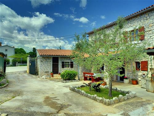 Holiday home - 5 persons -  - Pula/Manjadvorci - 0