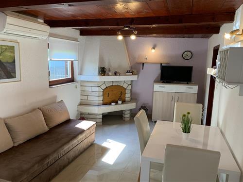 Holiday Home/Apartment - 3 persons -  - 52100 - Pula