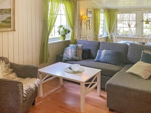  - 10 personer -  - Buerskogen - 1766 - Halden