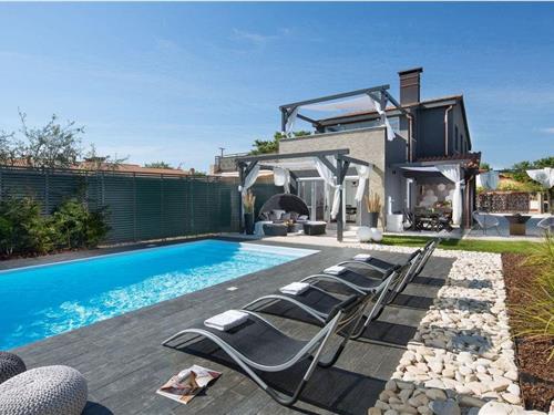 Holiday home - 8 persons -  - Kestenova - 52440 - Porec