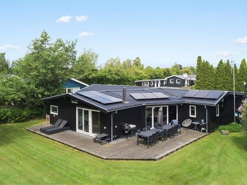 Sommerhus - 10 personer -  - Angelikvej - Marielyst - 4873 - Væggerløse