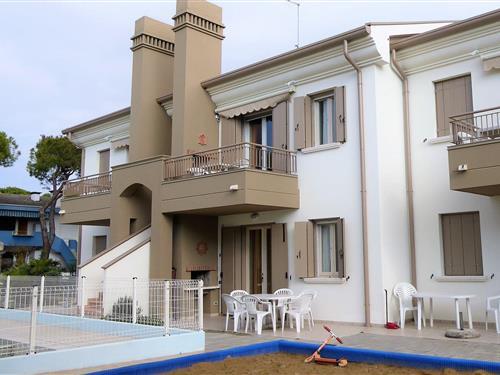 Holiday Home/Apartment - 6 persons -  - 30016 - Jesolo