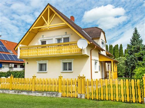 Holiday Home/Apartment - 5 persons -  - Balatonmariafurdo - 8647