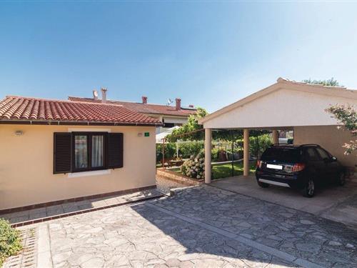 Holiday home - 3 persons -  - Heiningerova - 52100 - Pula