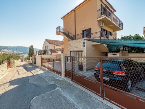 Holiday apartment - 3 persons -  - Bušinci - 21223 - Okrug Gornji