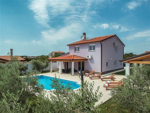 Holiday home - 9 persons -  - Bokordici - 52100