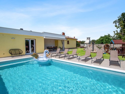 Holiday home - 6 persons -  - 52220 - Drenje