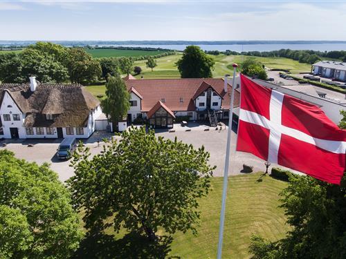 Benniksgaard Hotel - Smukke opgivelser med udsigt til Flensborg Fjord