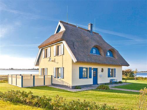 Holiday Home/Apartment - 6 persons -  - Am Breetzer Bodden - 18569 - Vieregge