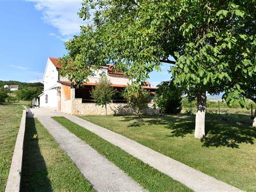 Holiday Home/Apartment - 8 persons -  - 21233 - Hrvace