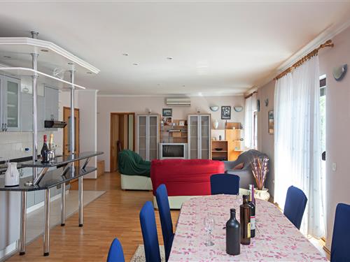 Sommerhus - 6 personer -  - Smrdelje - 22305 - Smrdelje