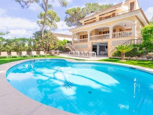 Holiday home - 12 persons -  - 07609 - Arenal