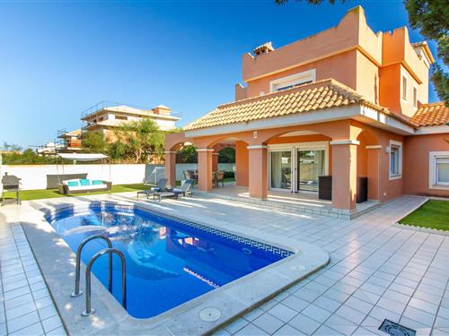 Holiday home - 8 persons -  - Urb. Ven. Golf, C/poligono - La Manga Del Mar Menor - 30380 - La Manga
