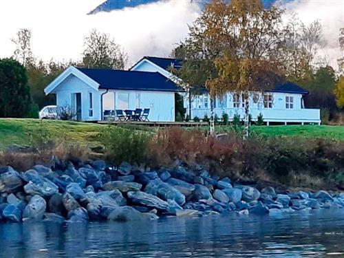 Semesterhus/Semesterlägenhet - 6 personer -  - Selnesveien - Vik - 6393 - Tomrefjord