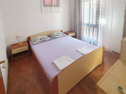 Holiday Home/Apartment - 7 persons -  - Drašnice - 21328 - Drašnice