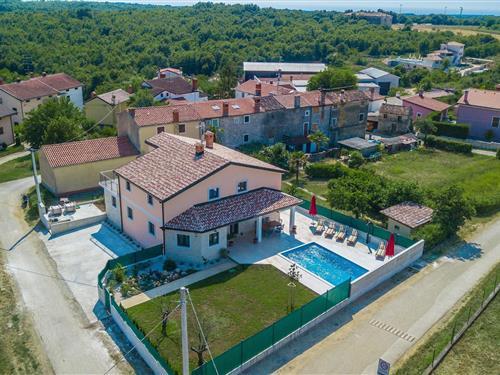 Holiday home - 7 persons -  - 52474 - Brtonigla