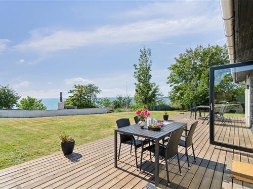 Ferielejlighed - 4 personer -  - Strandvejen 164, st. mf. "Paradisbakkerne" - 3700 - Rønne