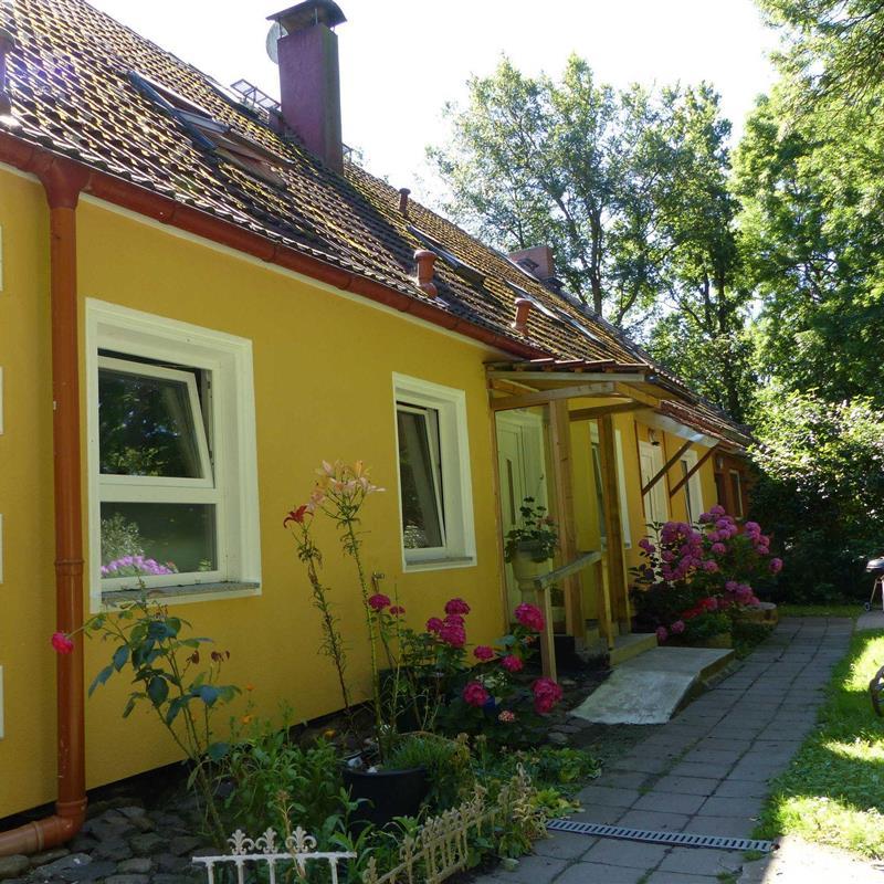 Ferielejlighed - 4 personer -  - 2 Ruhige und gemütliche Ferienwohnungen mit je 2 Schlafzimme - 18556 - Wiek