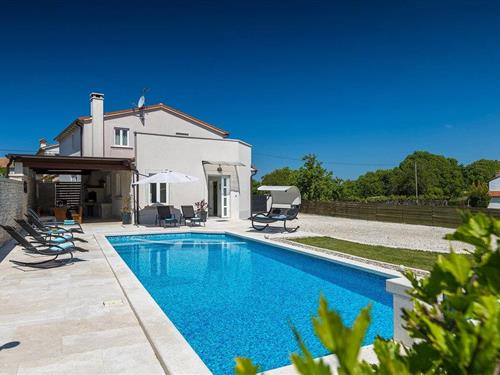 Holiday home - 14 persons -  - Grgani - Pazin-Petar U Sumi - 52404 - Sveti Petar U Sumi