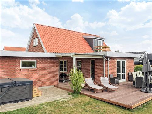 Sommerhus - 9 personer -  - Marielyst Strandvej - Marielyst - 4873 - Væggerløse
