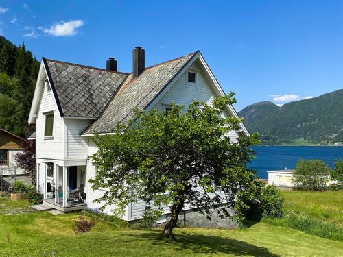 Feriehus - 10 personer -  - Høydalsvegen - Volda - 6110 - Austefjorden