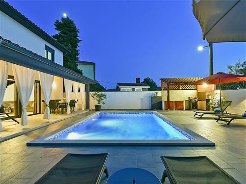 Holiday home - 8 persons -  - Pula/Galižana - 52216