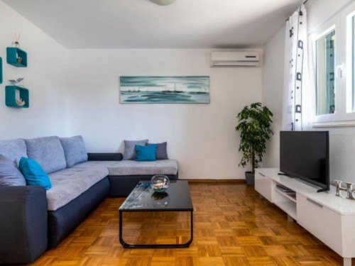 Holiday home - 6 persons -  - 21227 - Primorski Dolac