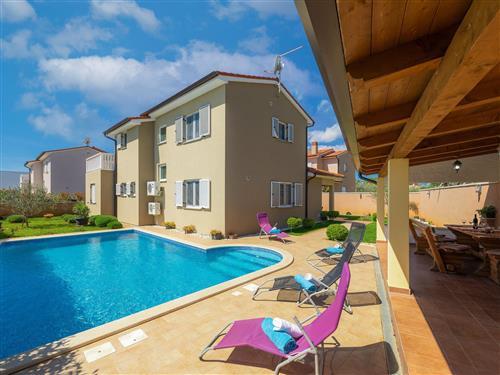 Holiday home - 6 persons -  - Pula - 52100