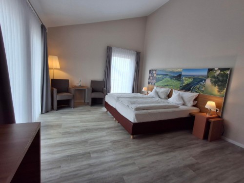  - 2 personer -  - Neustr. - 54441 - Ayl