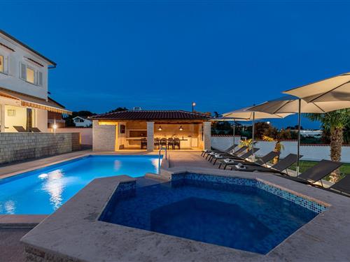 Villa - 12 persons -  - 52440 - Buici