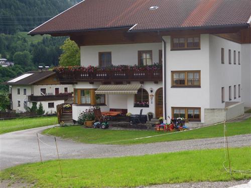 Holiday Home/Apartment - 4 persons -  - Ainet - 9951 - Ainet