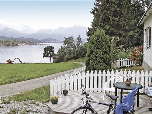 Holiday Home/Apartment - 4 persons -  - Høvikvegen - Vinsternes - 6694 - Foldfjorden