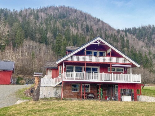 Fritidshus - 8 personer -  - Mellomriksvegen - 7525 - Flornes