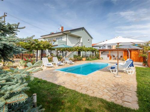 Holiday apartment - 6 persons -  - Kastanjer - 52100 - Pula