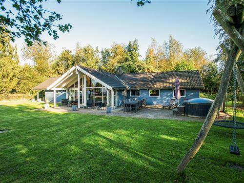 Sommerhus - 12 personer -  - Kaninstien - Marielyst - 4873 - Væggerløse