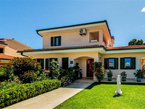 Holiday home - 8 persons -  - Momjanska - 52460 - Buje