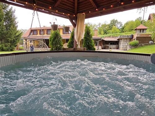 Feriehus - 8 personer -  - Pozega - 34000