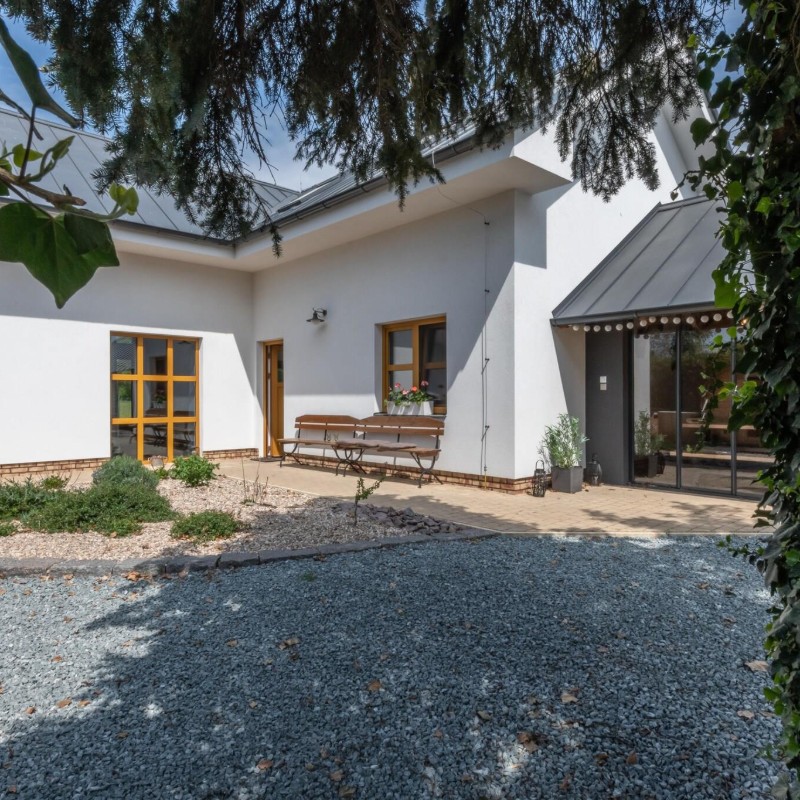 Villa - 10 personer -  - 535 01 - Kladruby Nad Labem