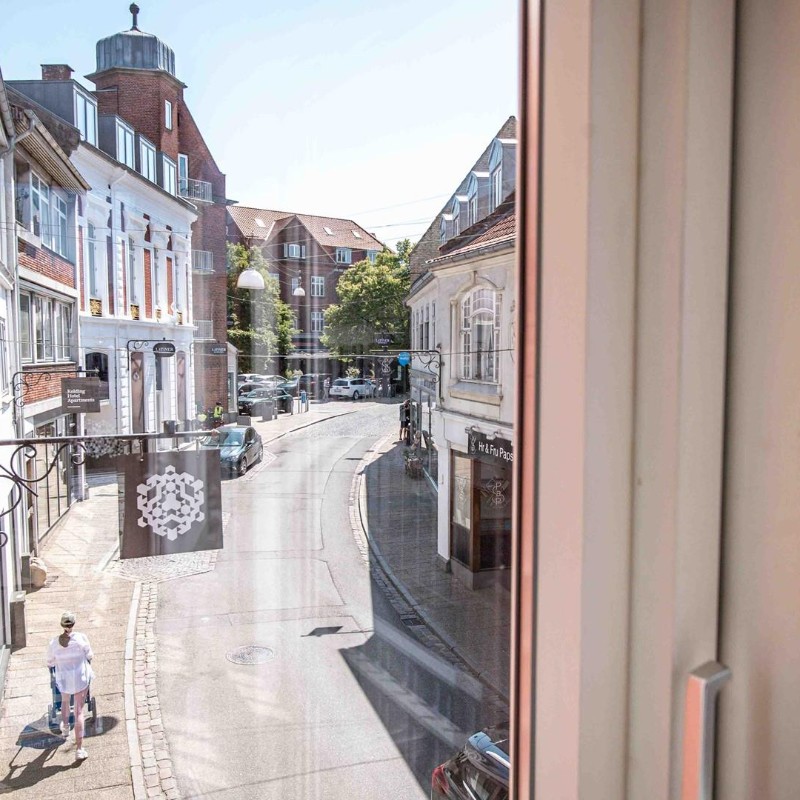 Kolding Hotel Apartments - Gadelejlighed, inkl. forbrug, linned og badebillet
